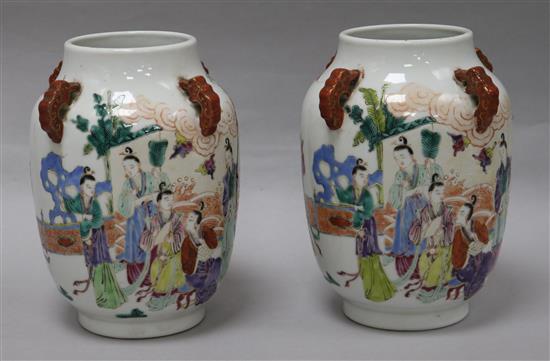 A pair of early 20th century Chinese vases H.18cm